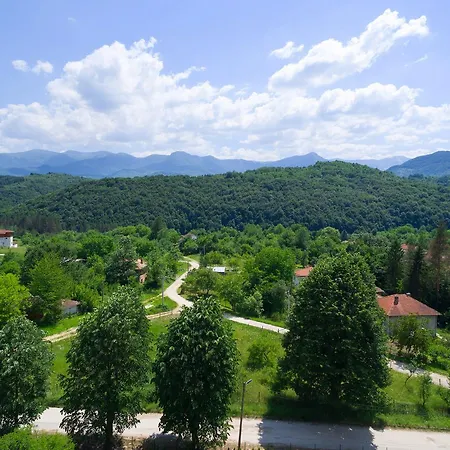Apriltsi Villa *