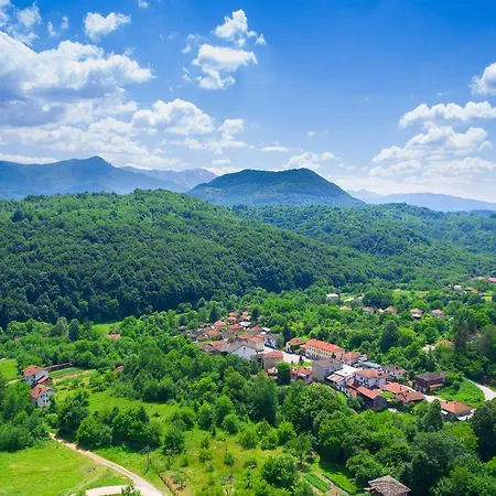 Apriltsi Villa *